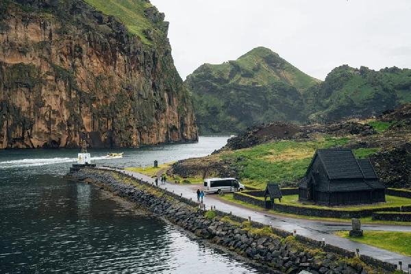 冰島韦斯特曼納群島（西人島）一日遊（雷克雅未克往返·18人英文小巴團）