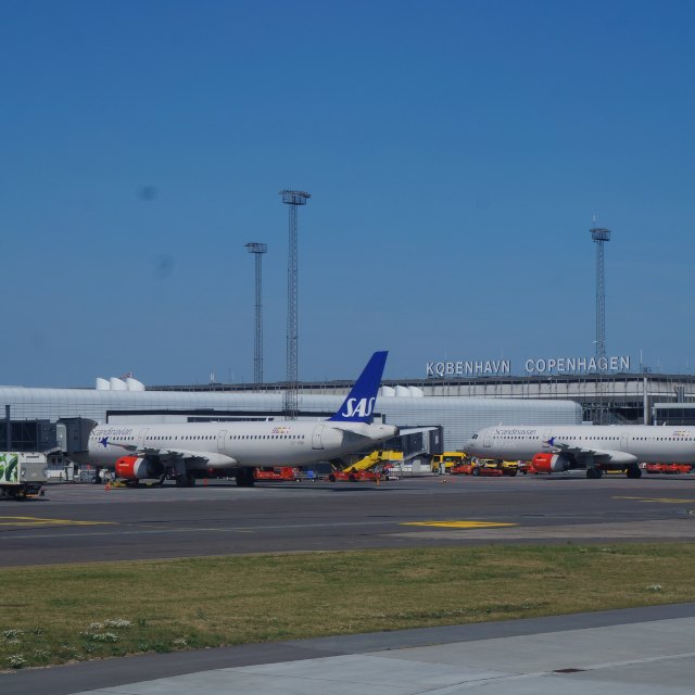 哥本哈根機場(CPH) - 哥本哈根市區（中英文接送機）